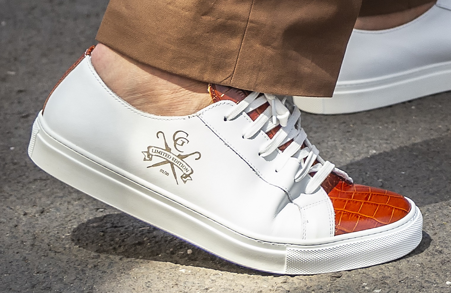 Sneakers Limited Edition Gentlemen`s Corner - White & Croco Cognac - Sunshine Mode