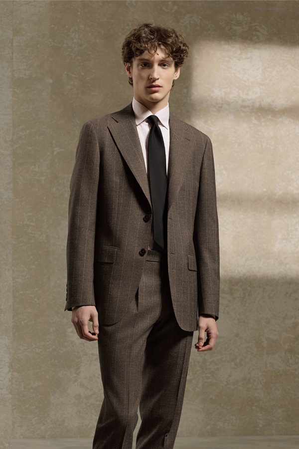 Costum barbati maro cu dungi la comanda Gentlemen`s Corner