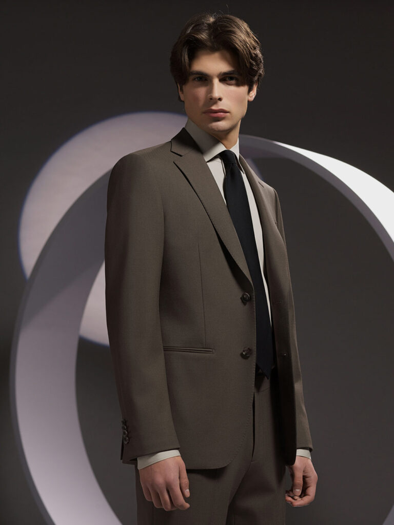 De ce orice bărbat are nevoie de măcar un costum la comandă?